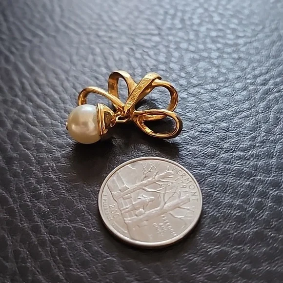 Nolan Miller Gold Bow Pearl Pendant - Picture 7 of 7